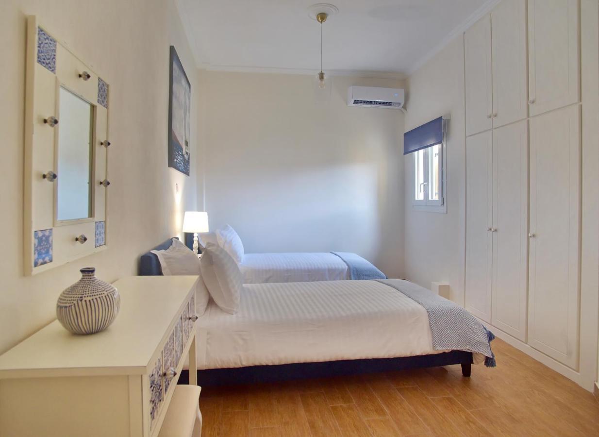 The Bluehouse - Spacious Top Floor Flat With Parking, By Mon Repos Beach Corfu  Luaran gambar