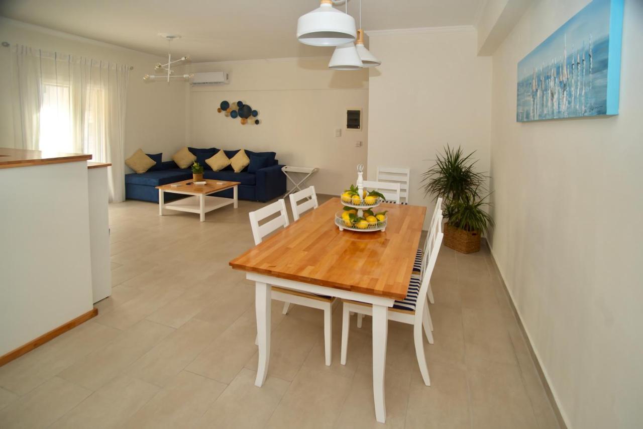 The Bluehouse - Spacious Top Floor Flat With Parking, By Mon Repos Beach Corfu  Luaran gambar
