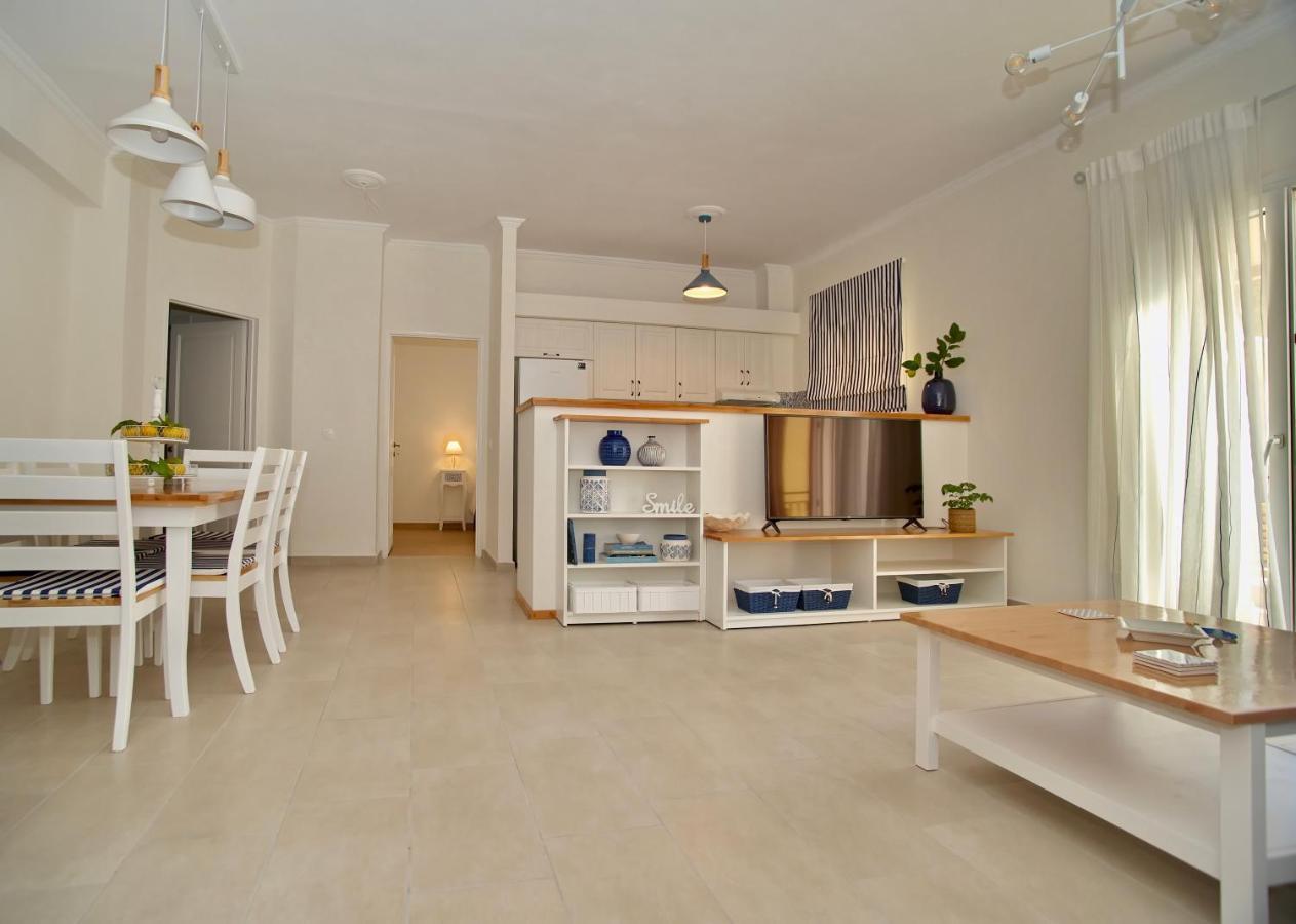The Bluehouse - Spacious Top Floor Flat With Parking, By Mon Repos Beach Corfu  Luaran gambar