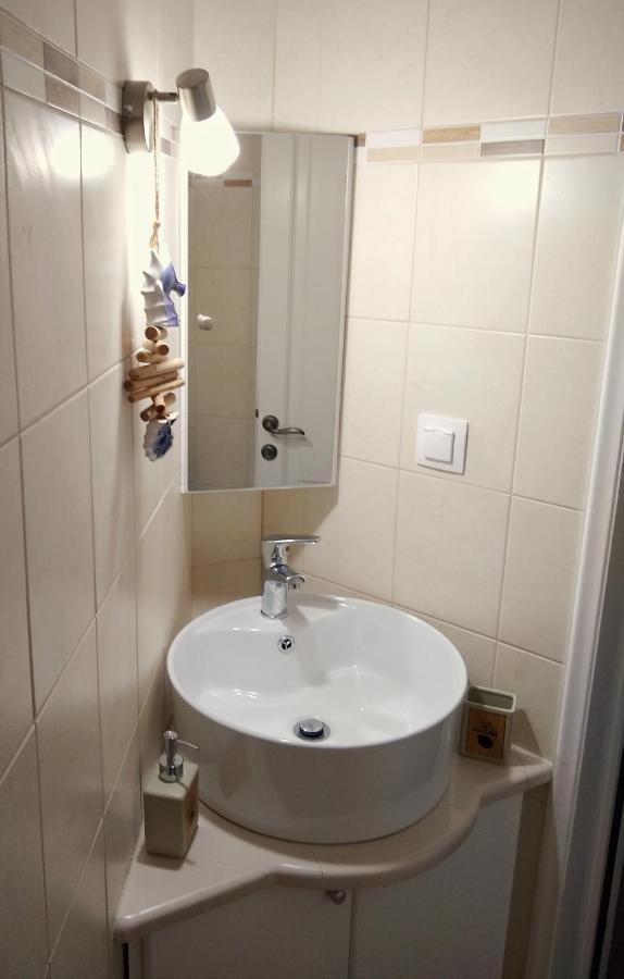 The Bluehouse - Spacious Top Floor Flat With Parking, By Mon Repos Beach Corfu  Luaran gambar