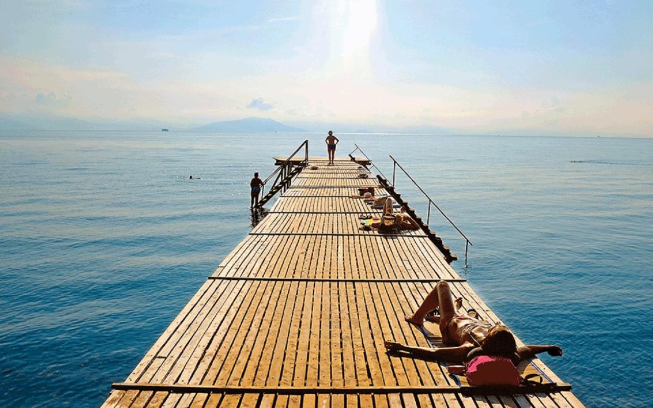 The Bluehouse - Spacious Top Floor Flat With Parking, By Mon Repos Beach Corfu  Luaran gambar